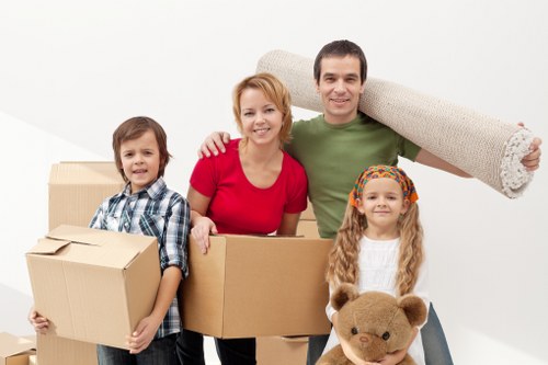 Loading and unloading support from a local moving van team in To
