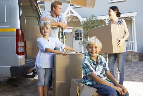 Packing boxes and furniture for relocation in To