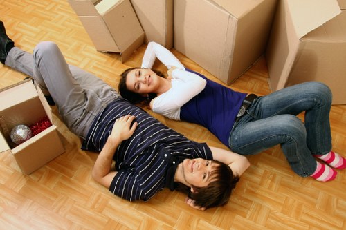 Sustainable moving and recycling operations with efficient vehicle loading